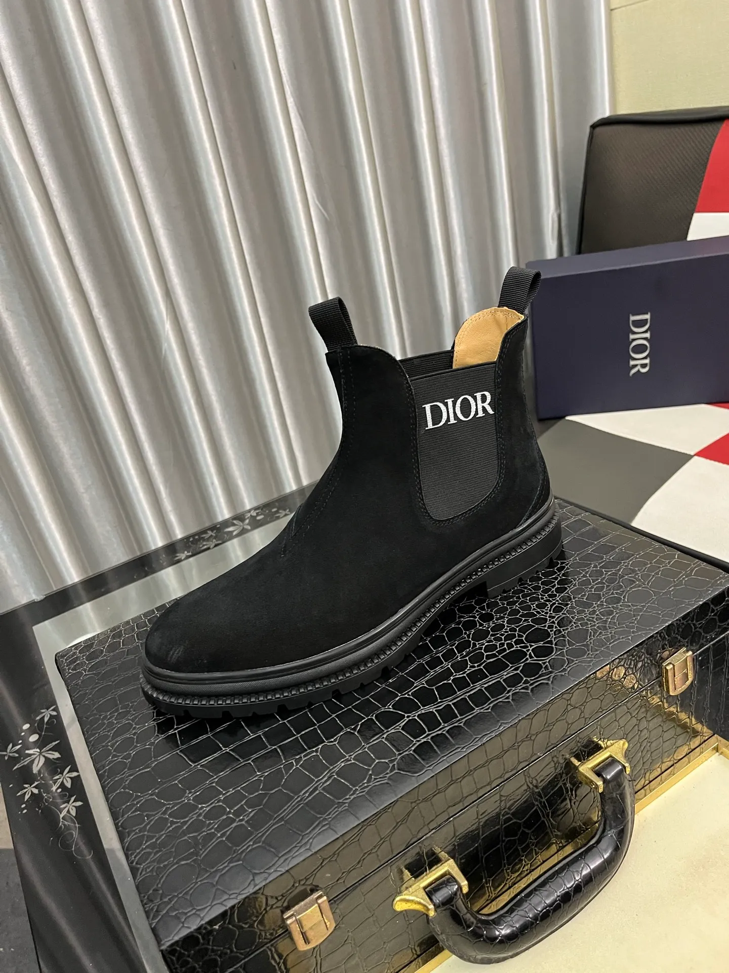 Men's shoes 💰500⌚️⌚️"Dior" Gaoban short boots ⚠️⚠️Top purchasing agents🔍🔍Men's 2023 HK counters are on sale simultaneously. Sole: The original sole is specially provided by the original factory. The exclusive movable molded sole is super comfortable. The original factory and the single product are handmade🔍🔍. The details determine the quality. We only make shoes with care. You can enter and exit the counter at will. Welcome to compare. 🇮🇹Size: 38-444️⃣Colors available